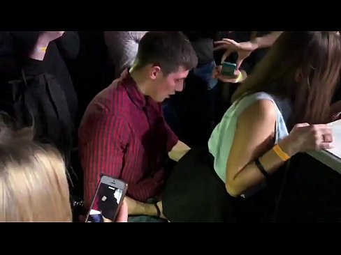 ❤️ Ubulili bangempela ku-nightclub yaseRussia. Intombazane yaseRussia eneminyaka engu-18 ubudala ingene endunu nasesithweni sangasese e-nightclub Ucansi lwendunu ku-zu.makesexnotwar.ru